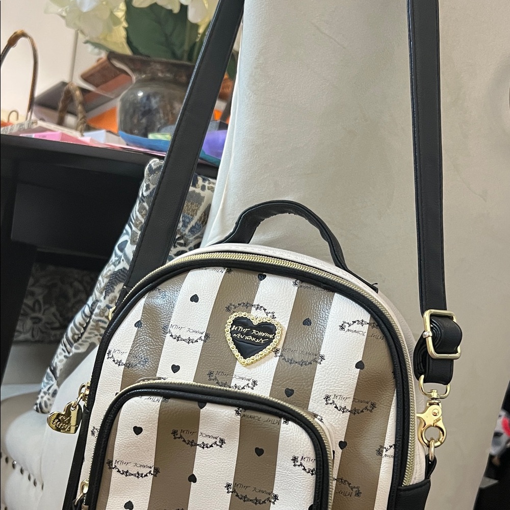 Betsey Johnson Heart Logo Backpack in White and Tan NWOT - Picture 8 of 8